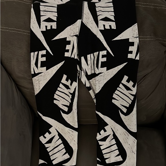 Nike over-sized crop sweater & leggings - Picture 3 of 3